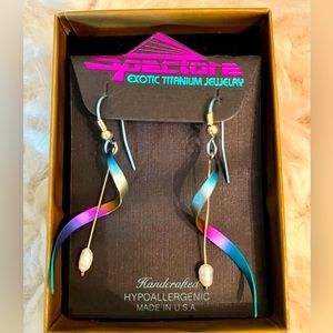 Spectore Exotic Titanium Earrings NWT